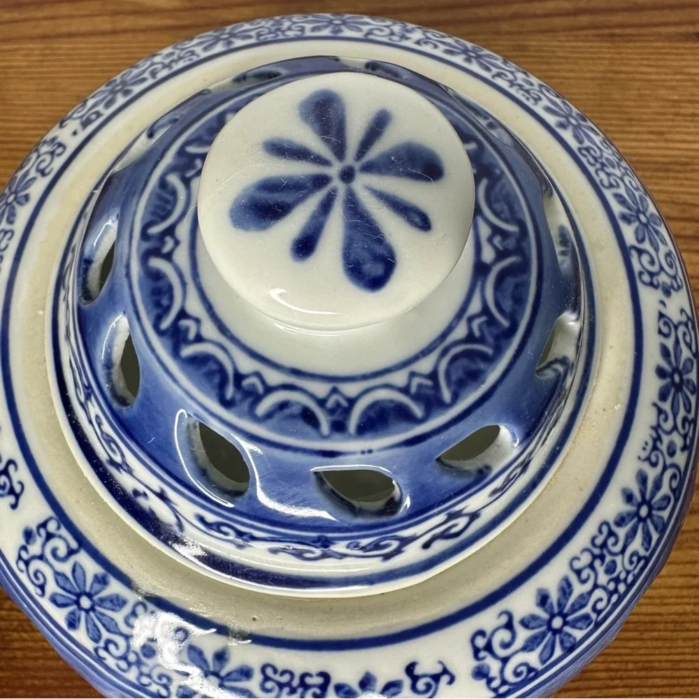 Three Hands Corp Blue White Candle Holder Round Votive W/ Lid Tea Light Floral